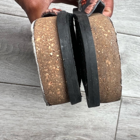 Free People Crisscross strap embroidered sandals w/cork footbed. Size 40 (8.5/9) - Picture 6 of 7